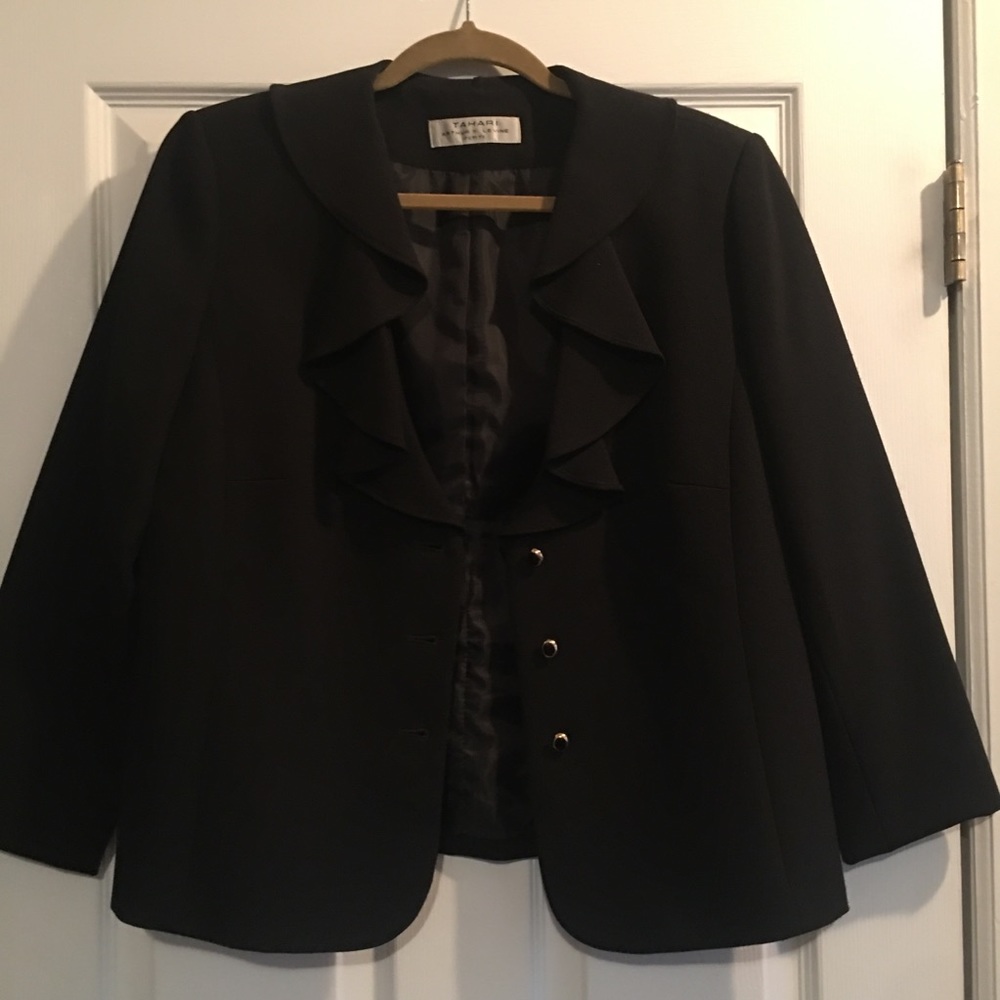 Tahari Blazer!!